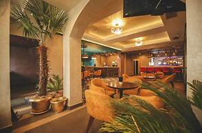 Decenija Hotel & Restaurant