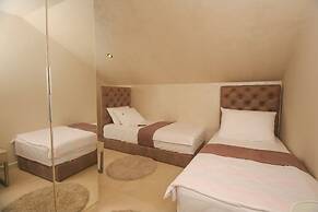 Decenija Hotel & Restaurant