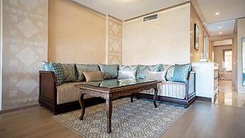 Elegant Apartment with Panoramic View