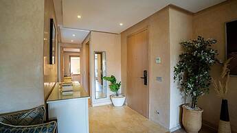 Elegant Apartment with Panoramic View