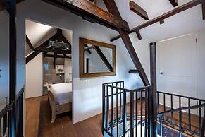 Modern Townhouse With Historic Charm