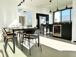 Architect-designed Villa With sea View