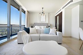Silkhaus Chic Studio in Difc Pool Gym