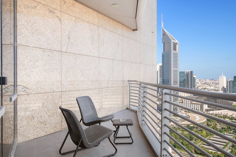 Silkhaus Chic Studio in Difc Pool Gym