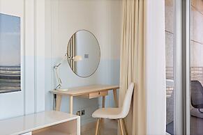 Silkhaus Chic Studio in Difc Pool Gym