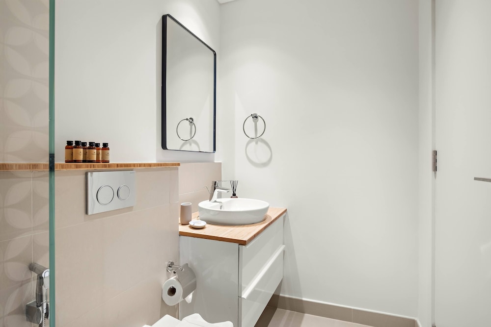 Silkhaus Stylish 2bdr Emaar Tower Near Mall