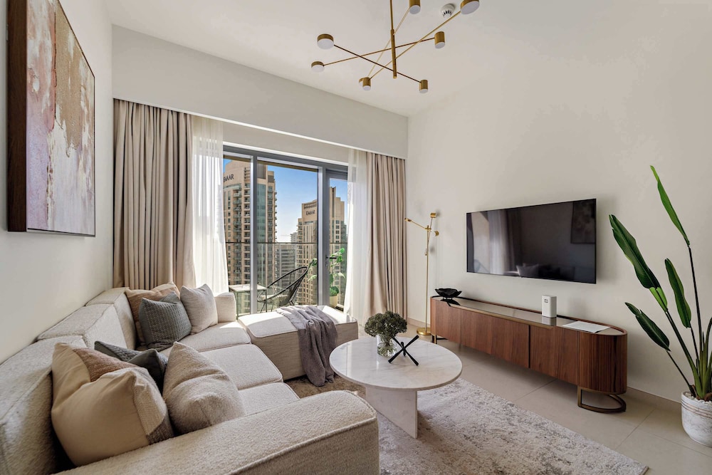 Silkhaus Luxurious 1BR Downtown Burj Royale