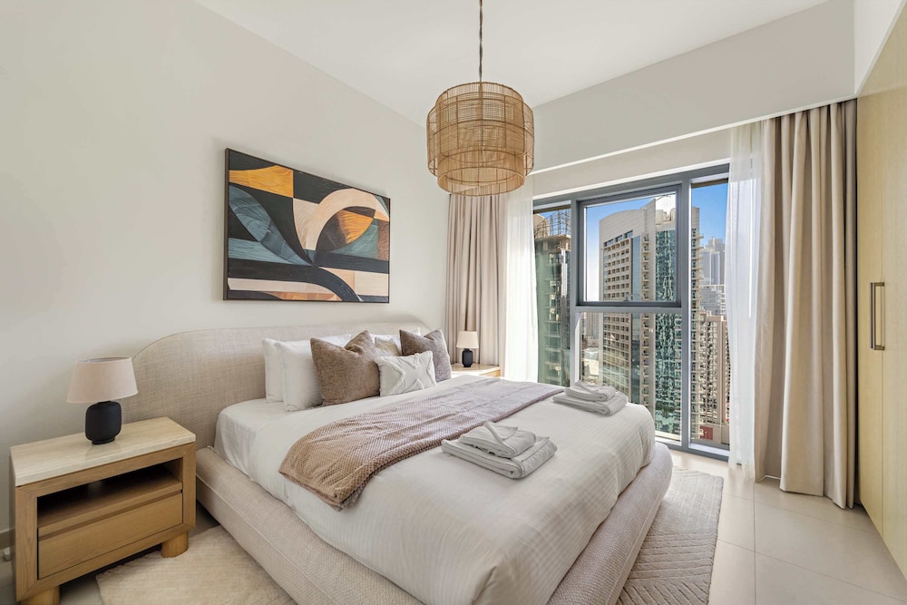 Silkhaus Luxurious 1BR Downtown Burj Royale