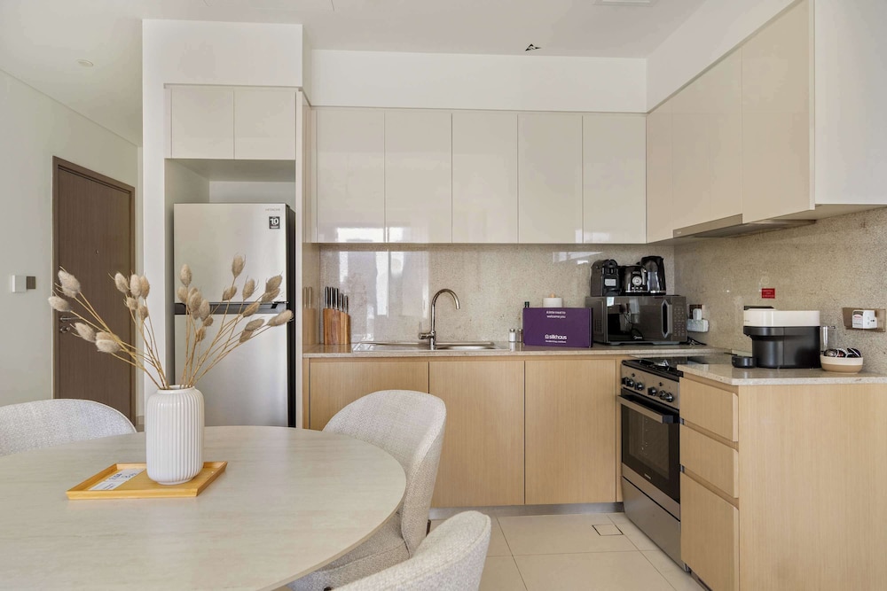 Silkhaus Luxurious 1BR Downtown Burj Royale