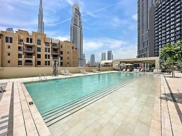 Silkhaus Luxurious 1BR Downtown Burj Royale