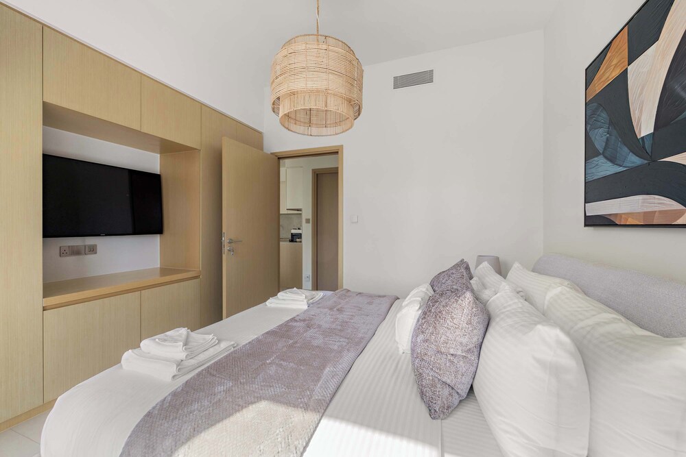Silkhaus Luxurious 1BR Downtown Burj Royale