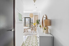 Silkhaus Modern Studio Emaar Tower Balcony