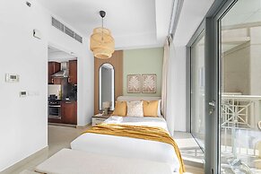 Silkhaus Modern Studio Emaar Tower Balcony