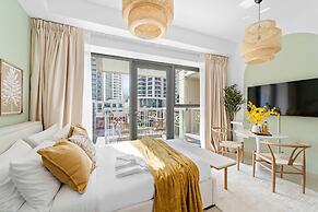 Silkhaus Modern Studio Emaar Tower Balcony