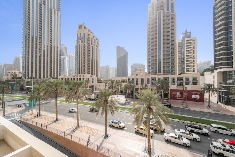Silkhaus Modern Studio Emaar Tower Balcony