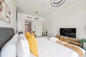 Silkhaus Holiday Studio Stay in Julphar Tower