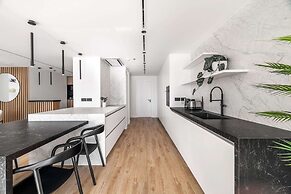 Silkhaus Luxurious 3BR Maid Dubai Marina