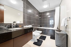 Silkhaus Chic 1bdr Burooj Views Ideal Location
