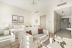 Silkhaus Studio Getaway Yas Golf Collection