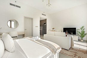 Silkhaus Studio Getaway Yas Golf Collection