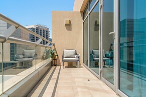 Business Bay Apartment w Balcony Seating