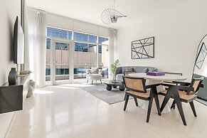 Business Bay Apartment w Balcony Seating