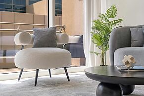 Business Bay Apartment w Balcony Seating