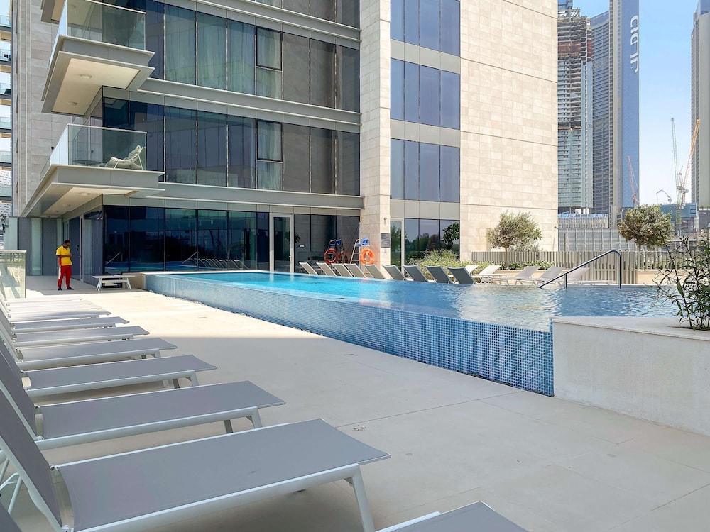 Bright 1BR Escape w Balcony Building Pool