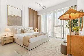Bright 1BR Escape w Balcony Building Pool