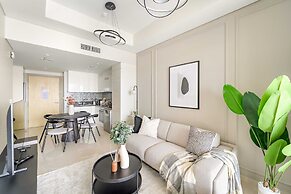 Silkhaus Stylish 2bdr in Aykon Tower
