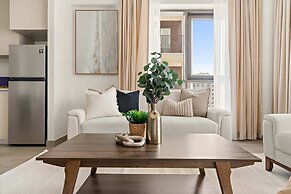 Silkhaus Chic 1BR Creek Beach Grove Pool View