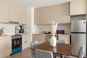 Silkhaus Chic 1BR Creek Beach Grove Pool View