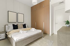 Silkhaus Chic 1BR Creek Beach Grove Pool View