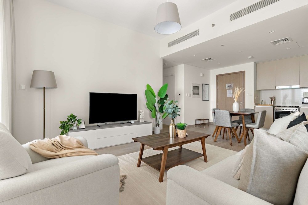 Silkhaus Chic 1BR Creek Beach Grove Pool View