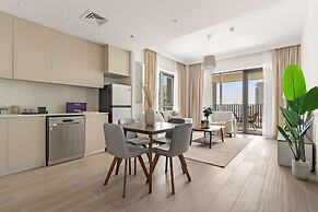 Silkhaus Chic 1BR Creek Beach Grove Pool View