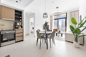 Silkhaus Stylish 1BR Pool Gym Burj Crown