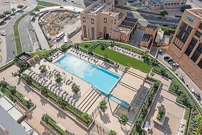 Silkhaus Stylish 1BR Pool Gym Burj Crown