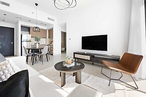Silkhaus Stylish 1BR Pool Gym Burj Crown