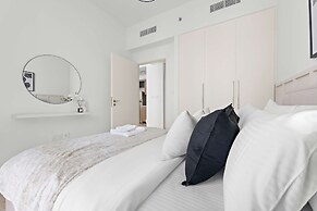 Silkhaus Stylish 1BR Pool Gym Burj Crown