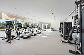 Silkhaus Stylish 1BR Pool Gym Burj Crown