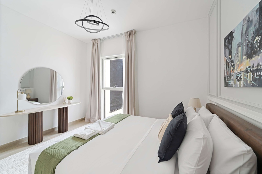 Silkhaus Modern 1bdr Canal Access Yas Island
