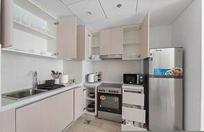 Silkhaus Modern 1bdr Canal Access Yas Island