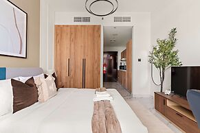 Silkhaus Chic Studio Shared Pool and Gym