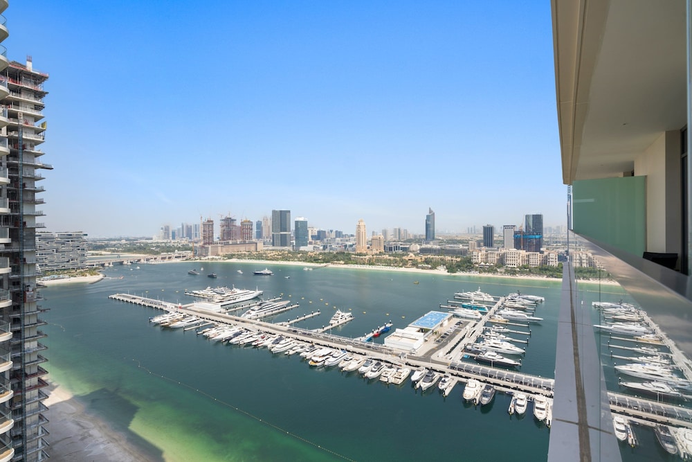 Silkhaus 1BR in Emaar Tower With Private Pool