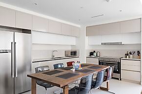 Silkhaus Premium Large 3BR Maid Marina Vista