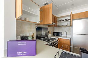 Silkhaus Spacious 2bdr Stay in Julphar Tower