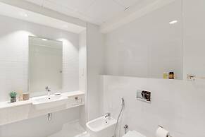 Silkhaus Luxury 2BR Maid Free Beach Access