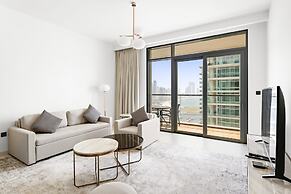 Marina Apartment w Building Pool gym Balcony