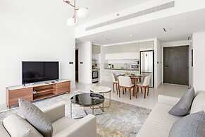 Marina Apartment w Building Pool gym Balcony