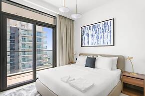 Marina Apartment w Building Pool gym Balcony